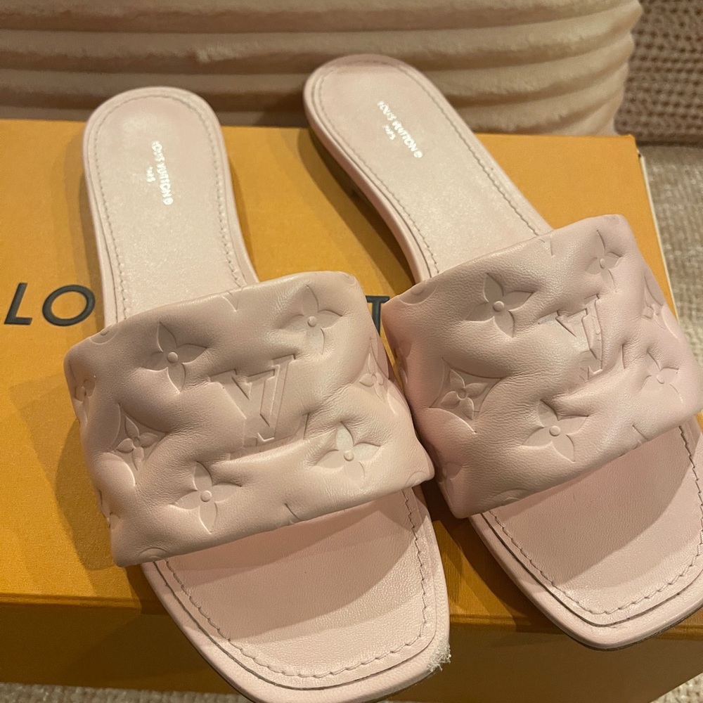 Louis Vuitton Revival Flat Mule Sandal in Light Pink!💖